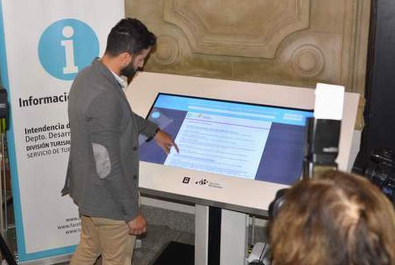 PANTALLAS INFO TURISMO MVD 1