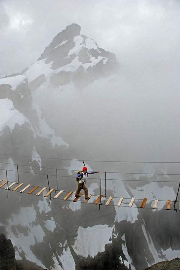 10.-Skywalking-on-Mount-Nimbus-in-Canada