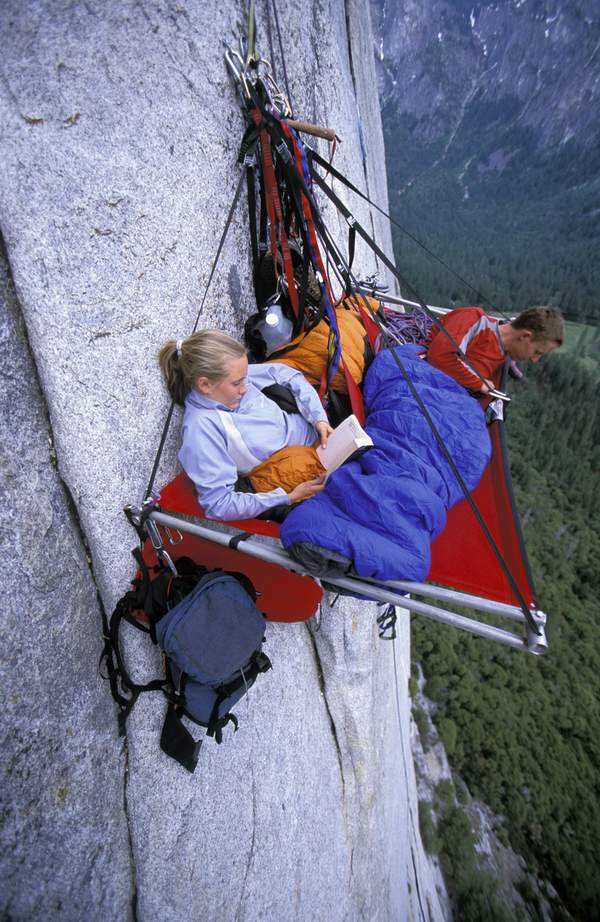 3.-Portaledge-camping-at-Yosemite