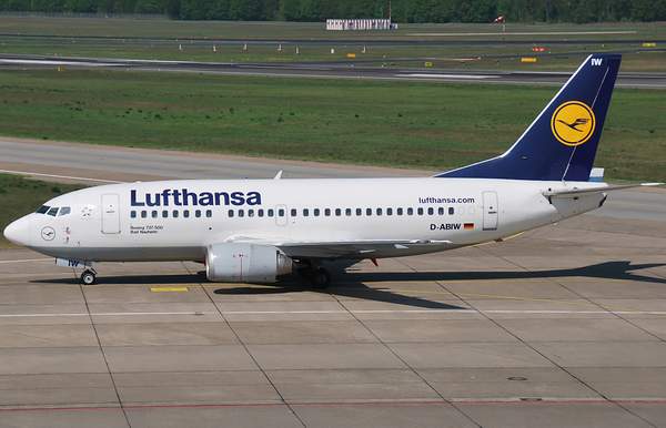 d-abiw-lufthansa-boeing-737-530