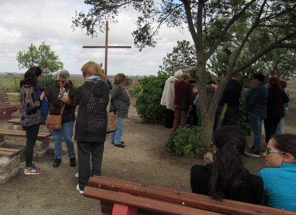 Grupo_en_el_lugar_histrico_religioso_17