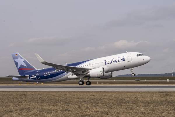 LATAM__Airbus_A320_Sharklets_lan