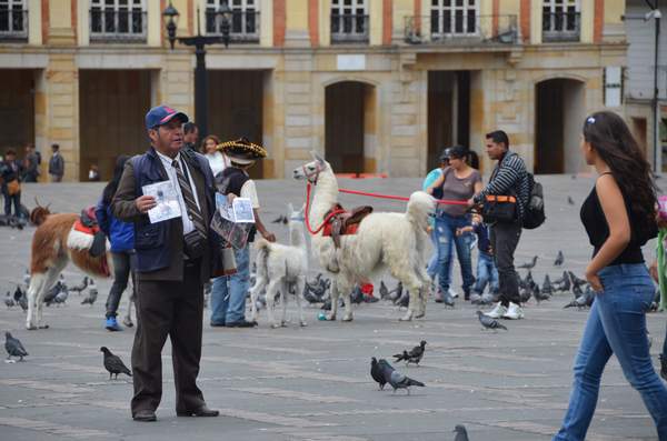 bogota_plaza_bolivar_01